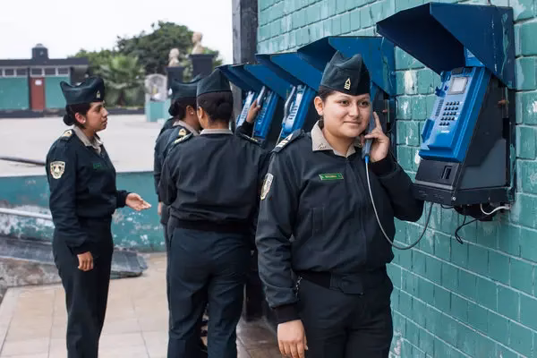 ¿Cómo agradecer a las mujeres policías del Perú?
