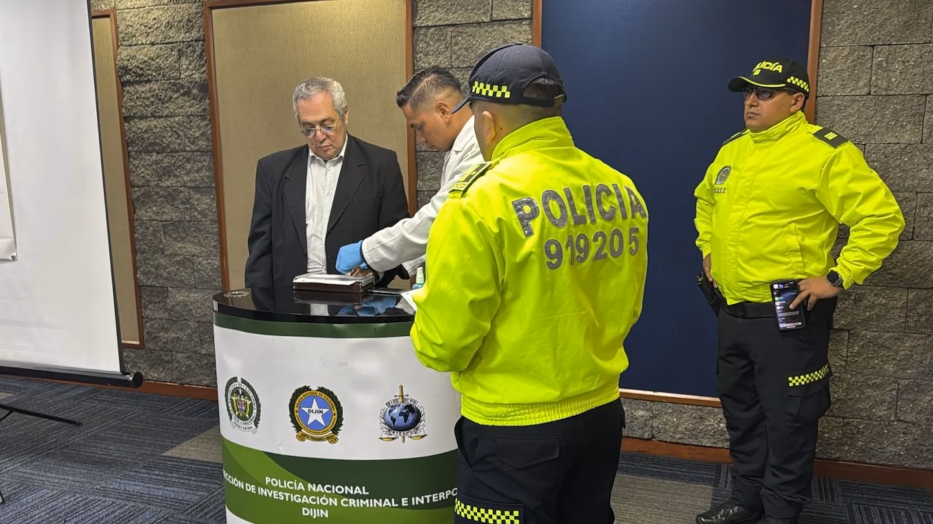 ¿Quién es el comandante de la Policía Metropolitana de Bogotá?