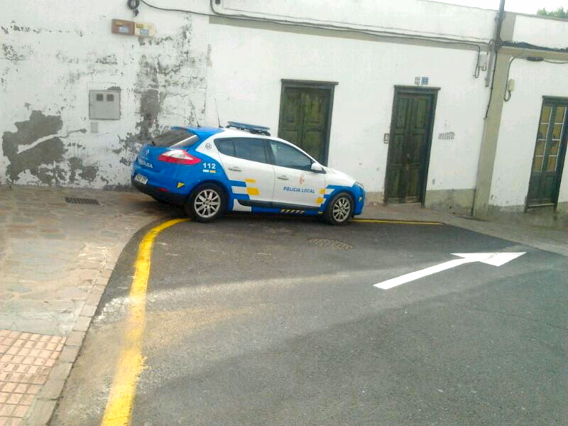 ¿Quién comete el delito de estacionar autos en parqueo autorizado?