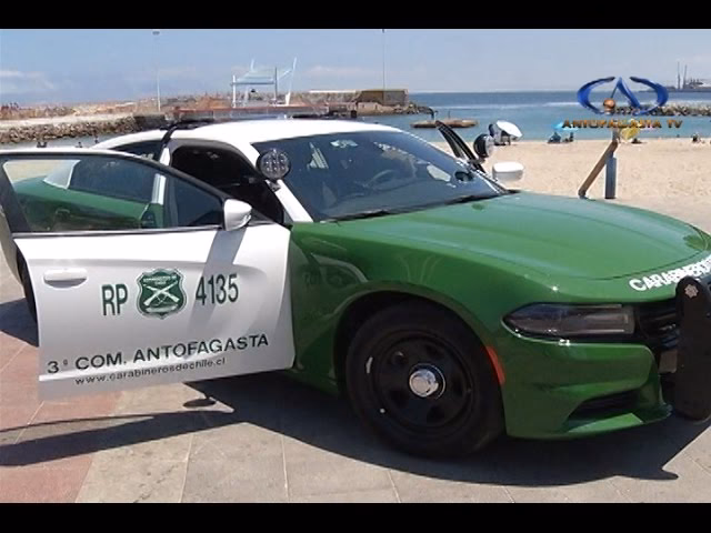 ¿Cuántos autos policiales entregaron el presidente de Chile?