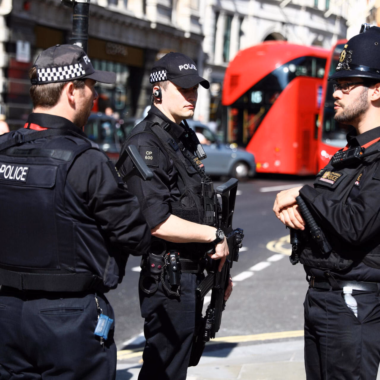 ¿Qué cánticos investiga la policía británica en Glastonbury?