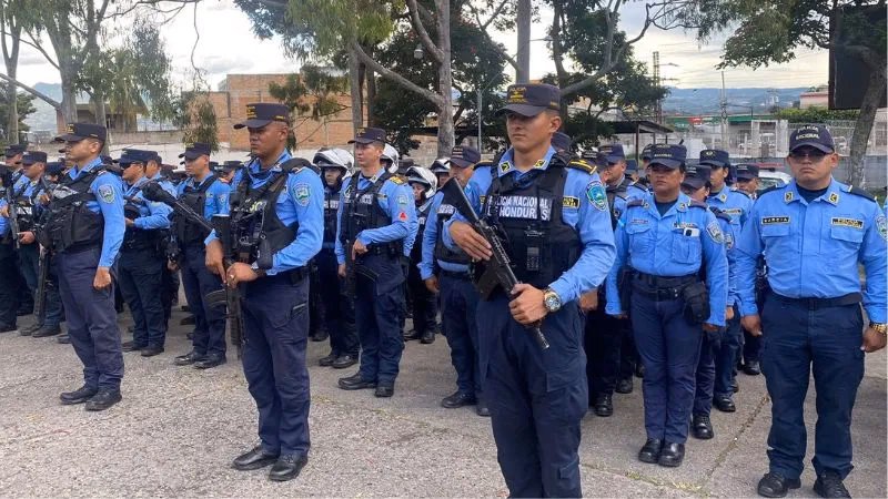 ¿Cuál es la primera etapa del proceso de fortalecimiento y modernización de la Policia Nacional del Perú?
