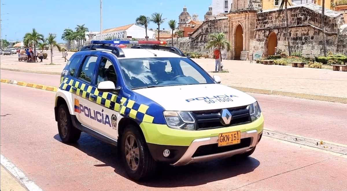 ¿Quién conduce la camioneta de la policía?