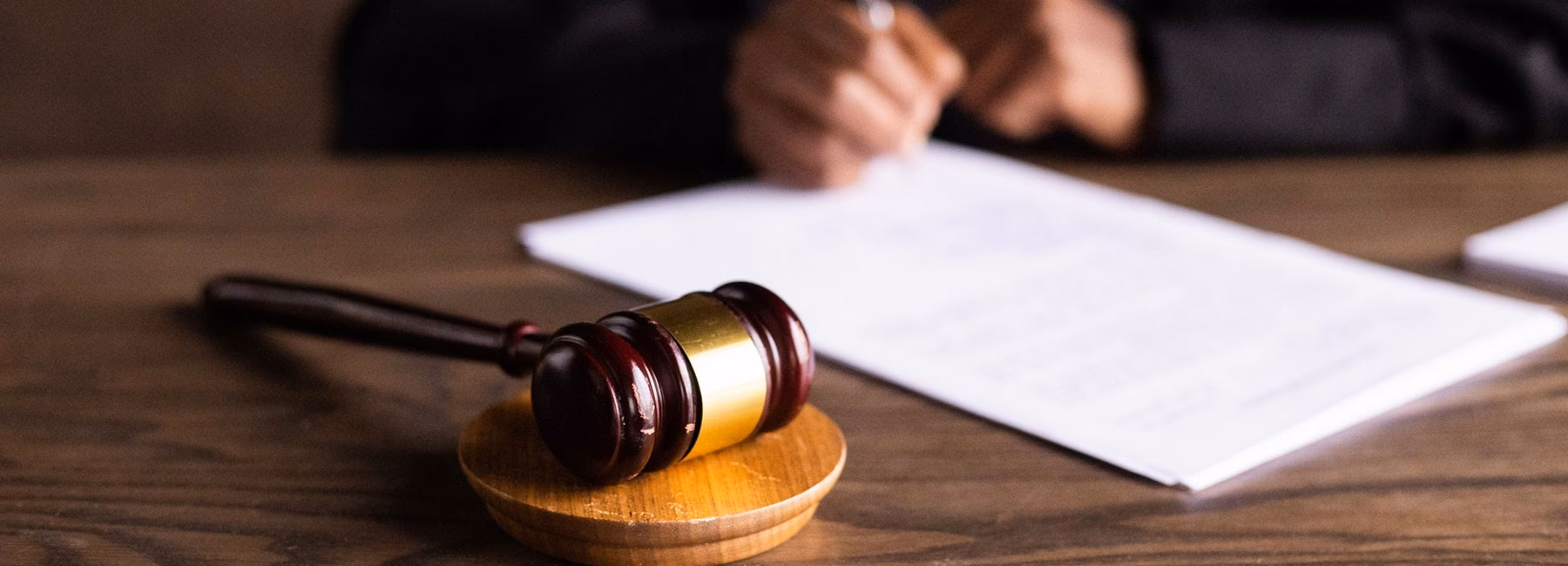 ¿Cuál es la relación entre el derecho y la ciencia política?