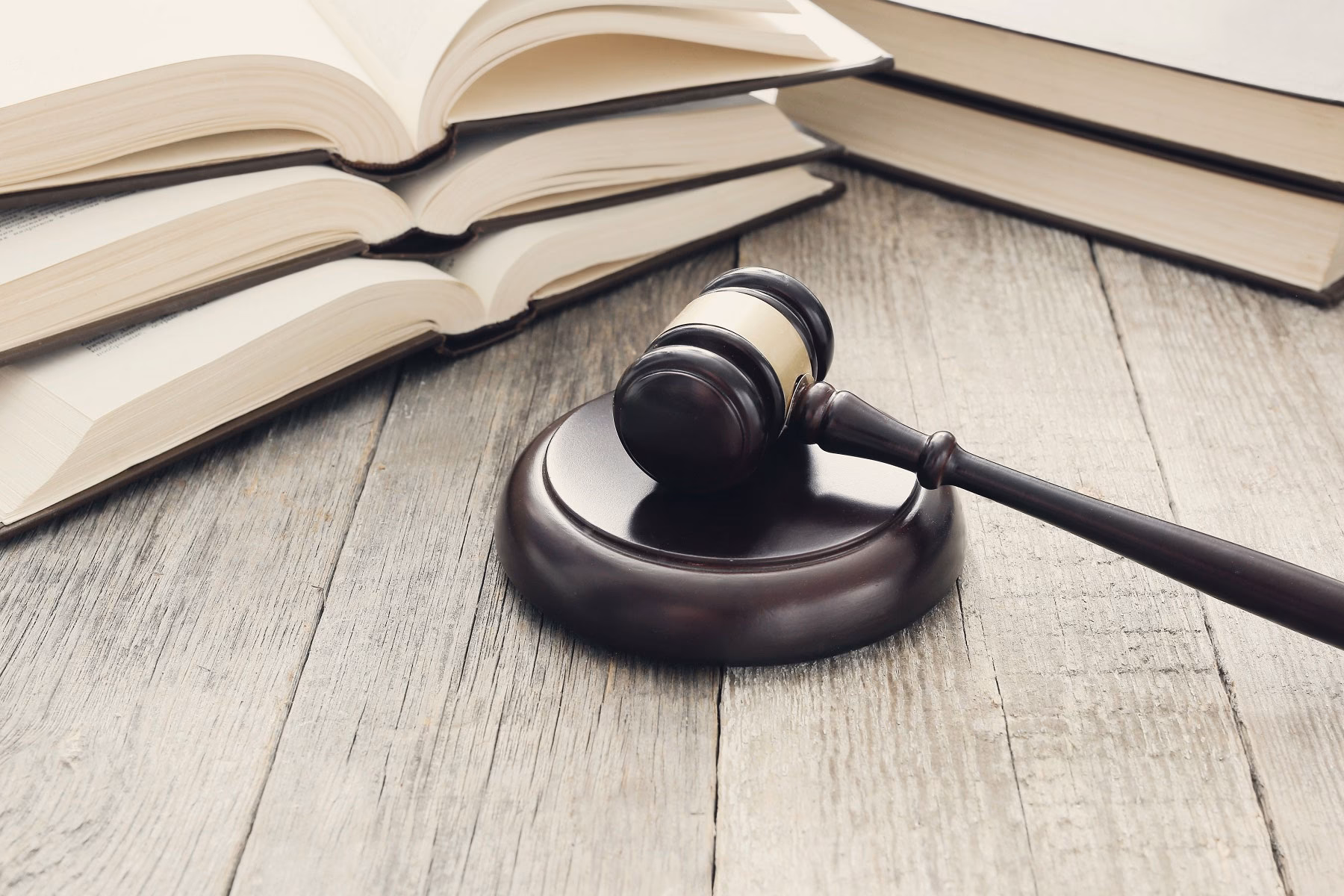 ¿Qué hace un doctorado en Derecho y Ciencia Política?