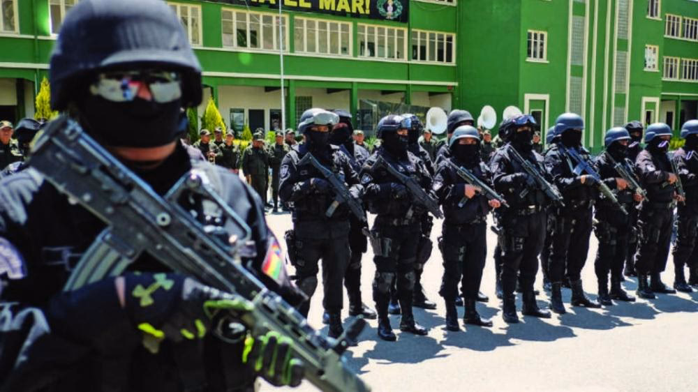 ¿Cuál es la formación de la policía boliviana?