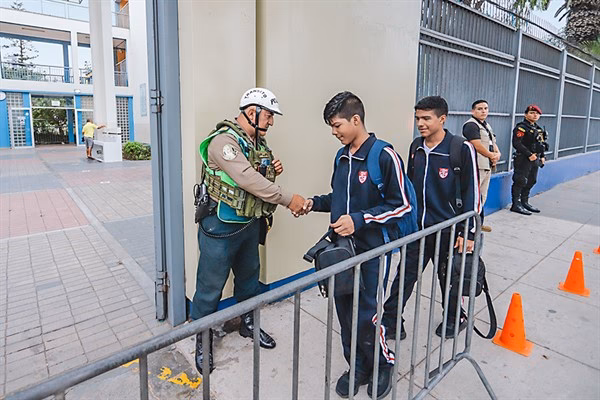 ¿Cuáles son las escuelas policiales de Colombia?