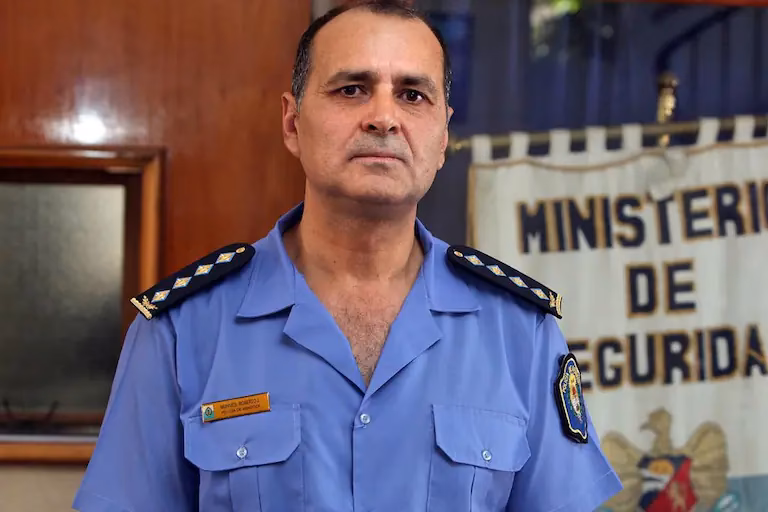 ¿Quién es el comisario general retirado de la policía de Mendoza?