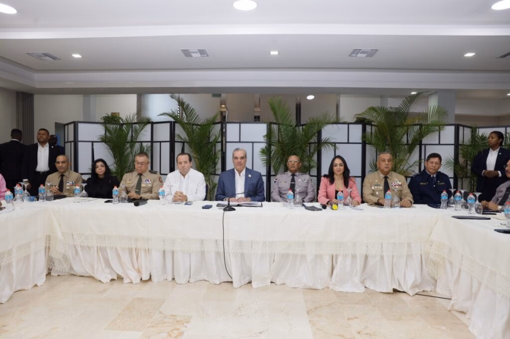 ¿Quiénes son los invitados permanentes de la Comisión para la reforma?