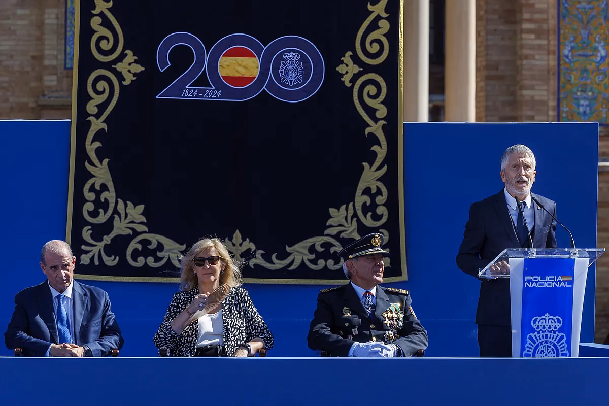 ¿Cómo mininter busca incrementar la cantidad de policías en el país?