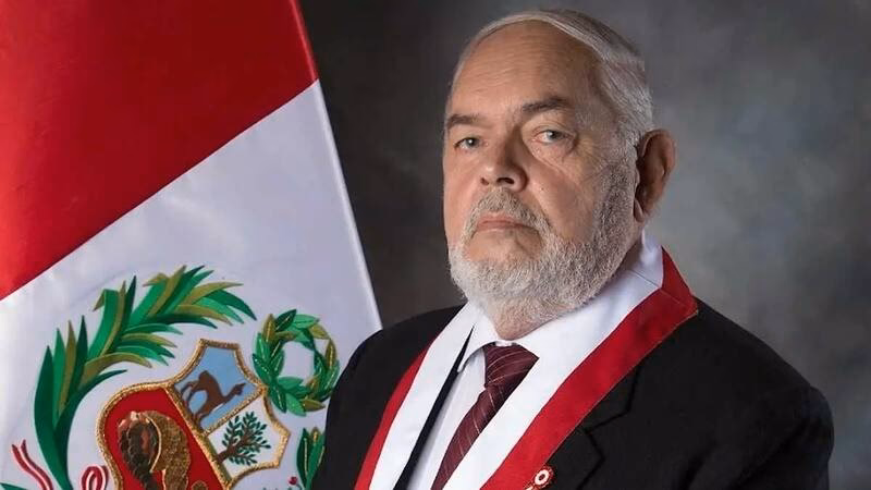 ¿Por qué es necesario regular la provisión de uniformes de la Policía Nacional del Perú?