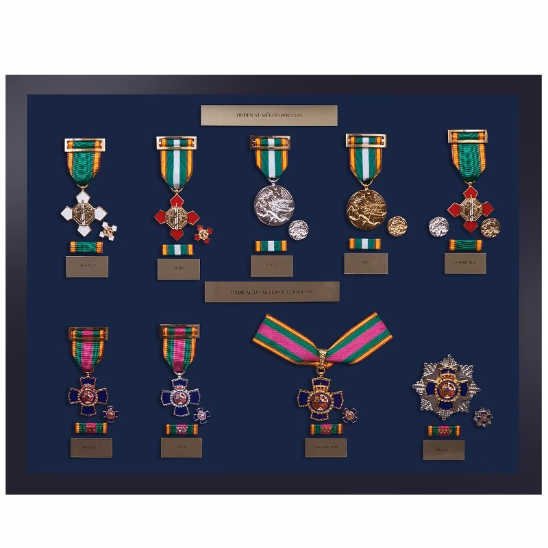 ¿Cómo se concede la Medalla al Mérito de la policía local?