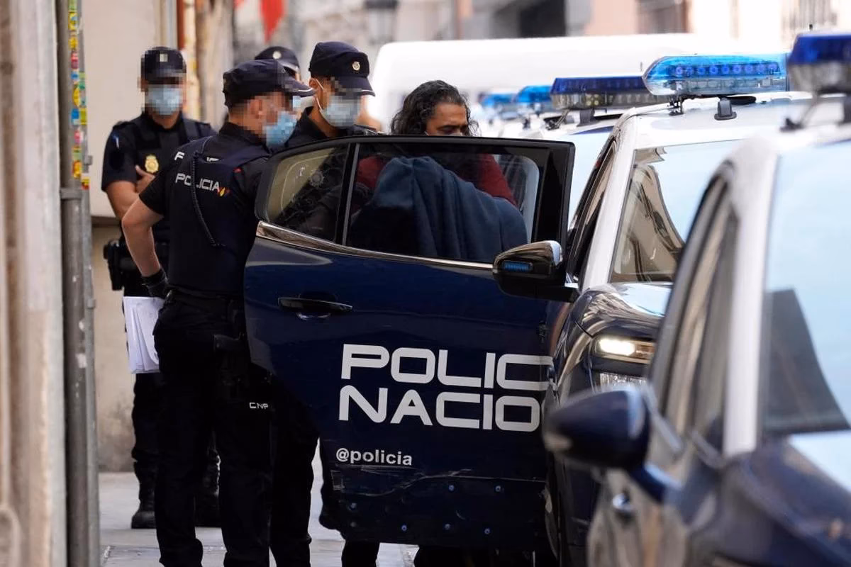 ¿Cuántas horas se trabaja en la Policía Nacional?