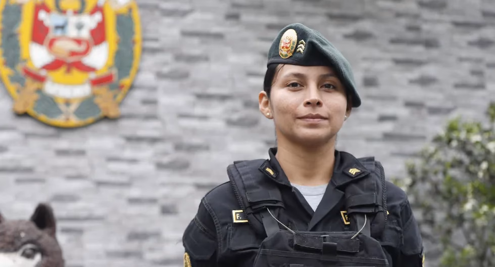 ¿Cuántos policías femeninos hay en la PNP?