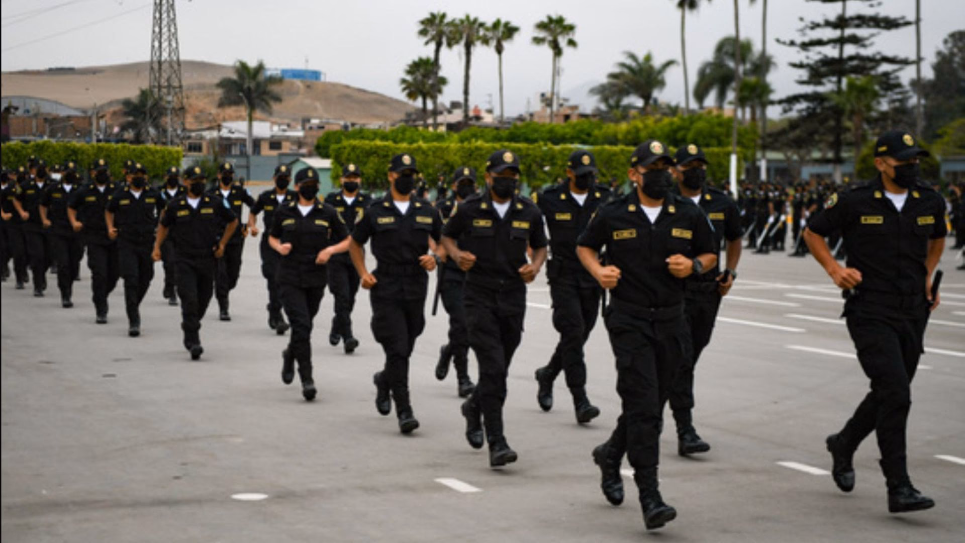 ¿Cuál es el sueldo de un policía en Perú?