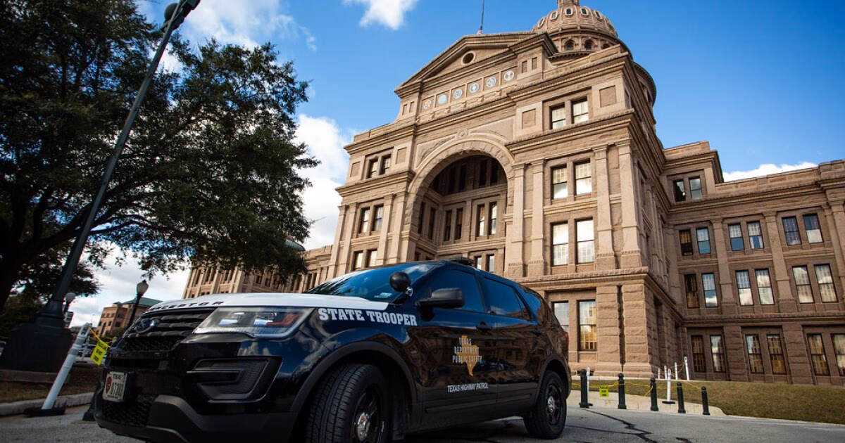 ¿Quién administra el departamento de Policía de Detroit?