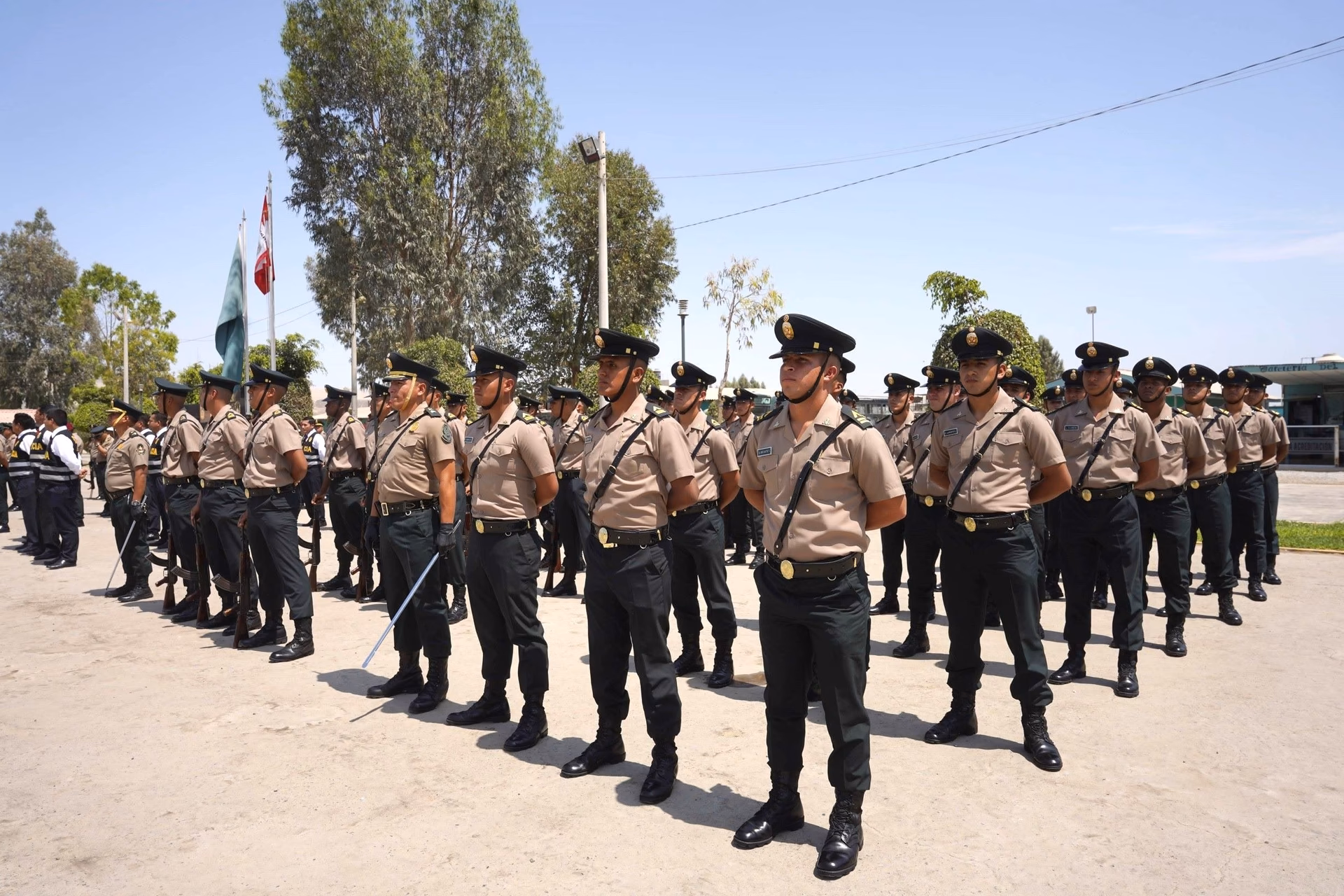 ¿Cómo se llama la Escuela de policía en el Ecuador?