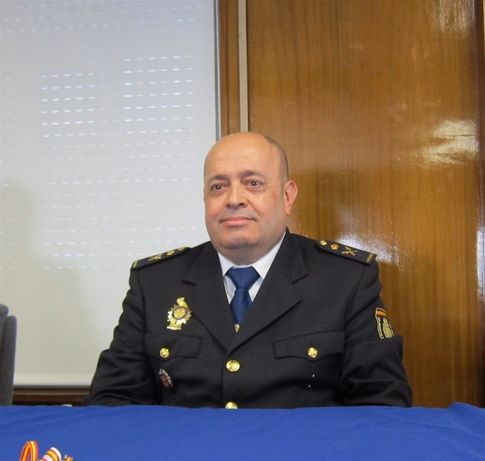 ¿Cuáles son los requisitos de las oposiciones de policía local en Castilla-La Mancha?