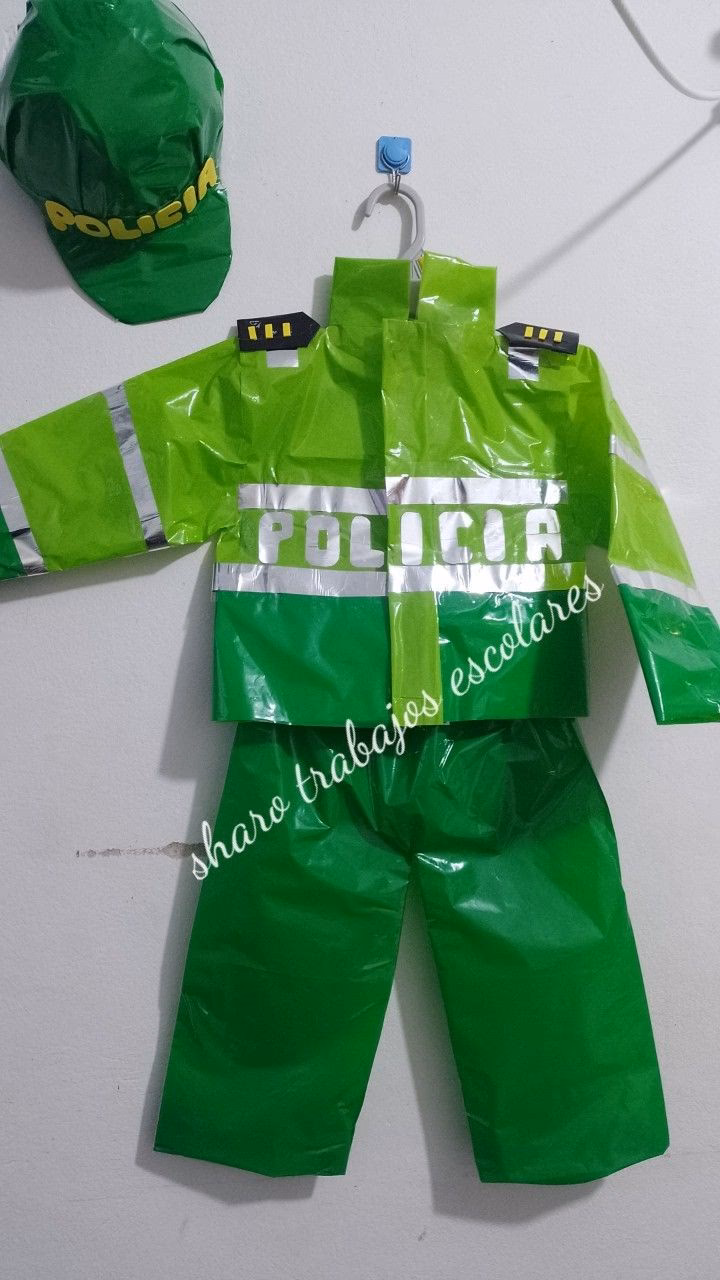 ¿Cómo hacer un disfraz de policía?