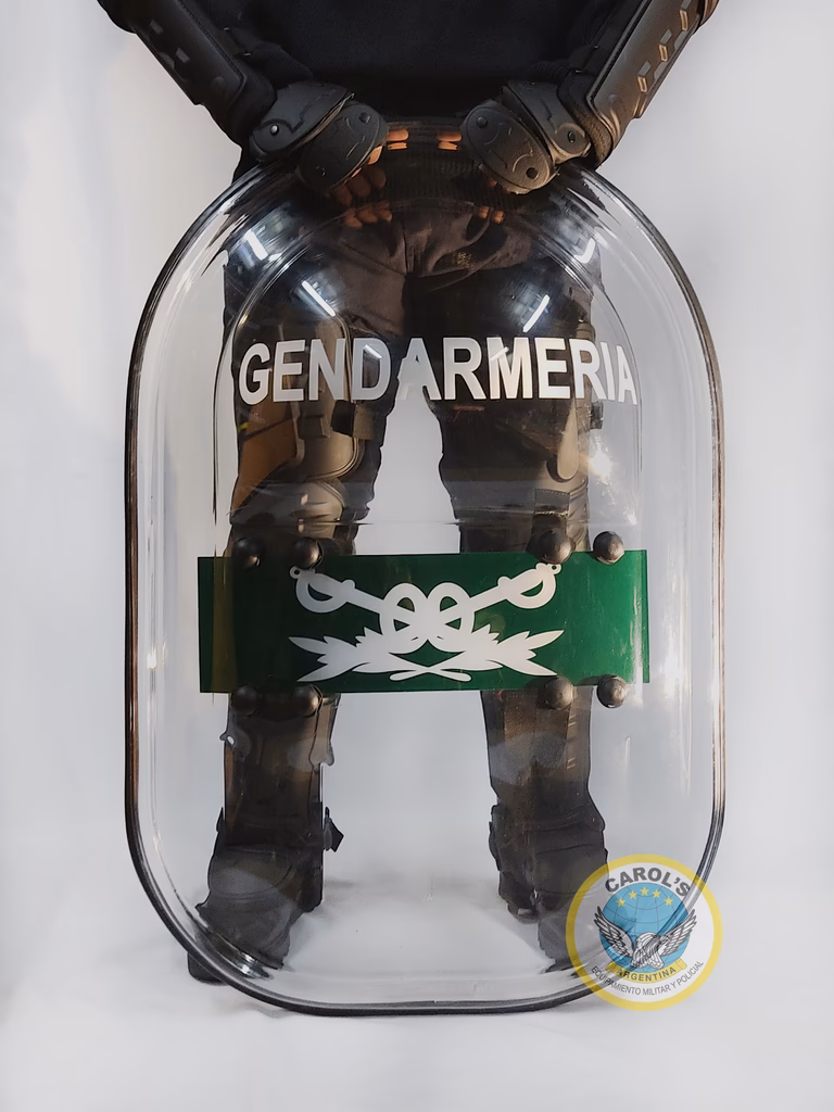 ¿Qué distintivos se encuentran en el escudo de la Policía Nacional?