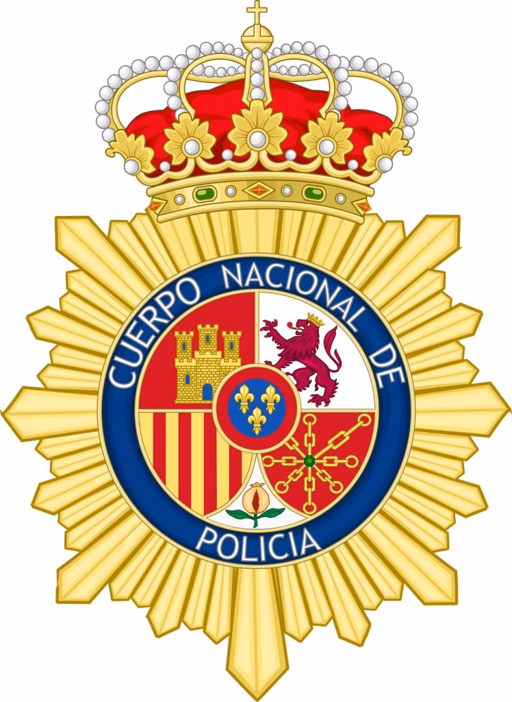 ¿Qué representan las ramas en el escudo de la Policía Nacional?