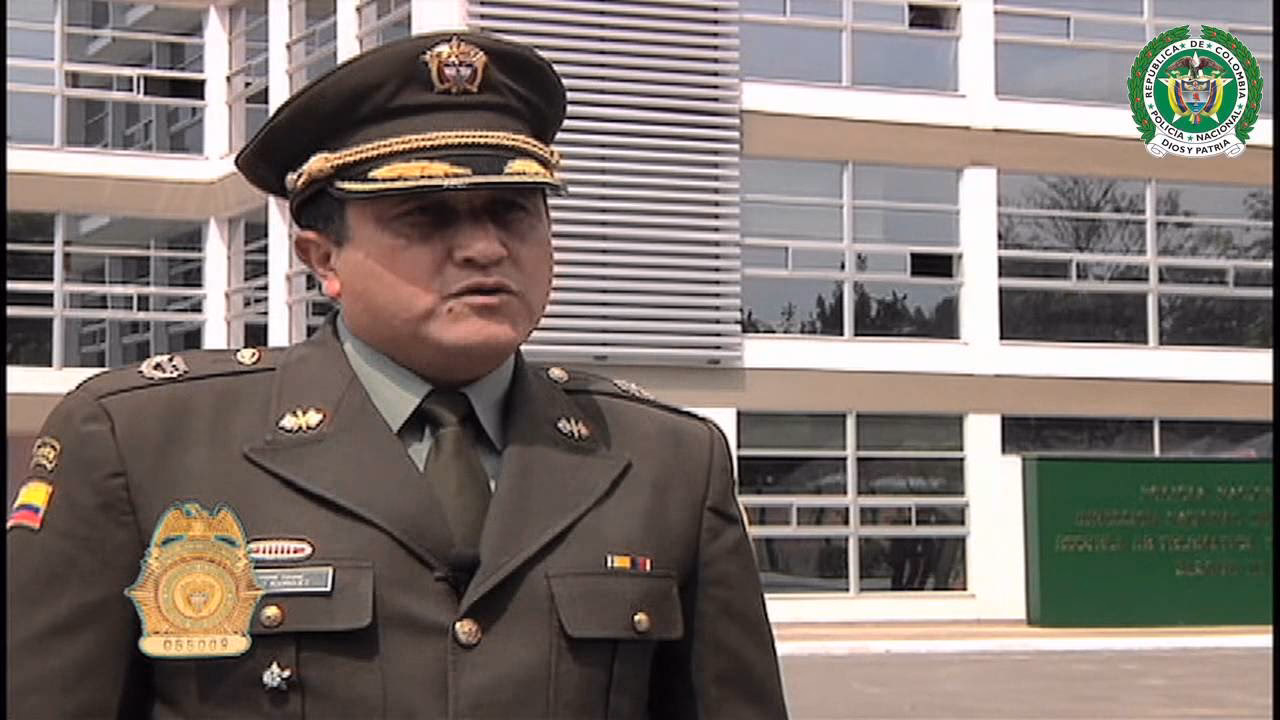 ¿Cuál es el compromiso de la Escuela Politécnica Nacional?