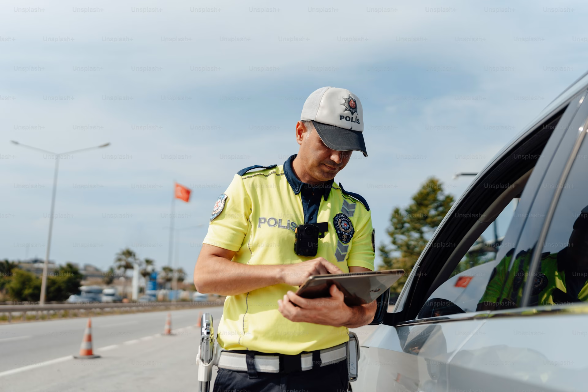 ¿Qué tipo de autoridad ejerce la policía de tránsito?