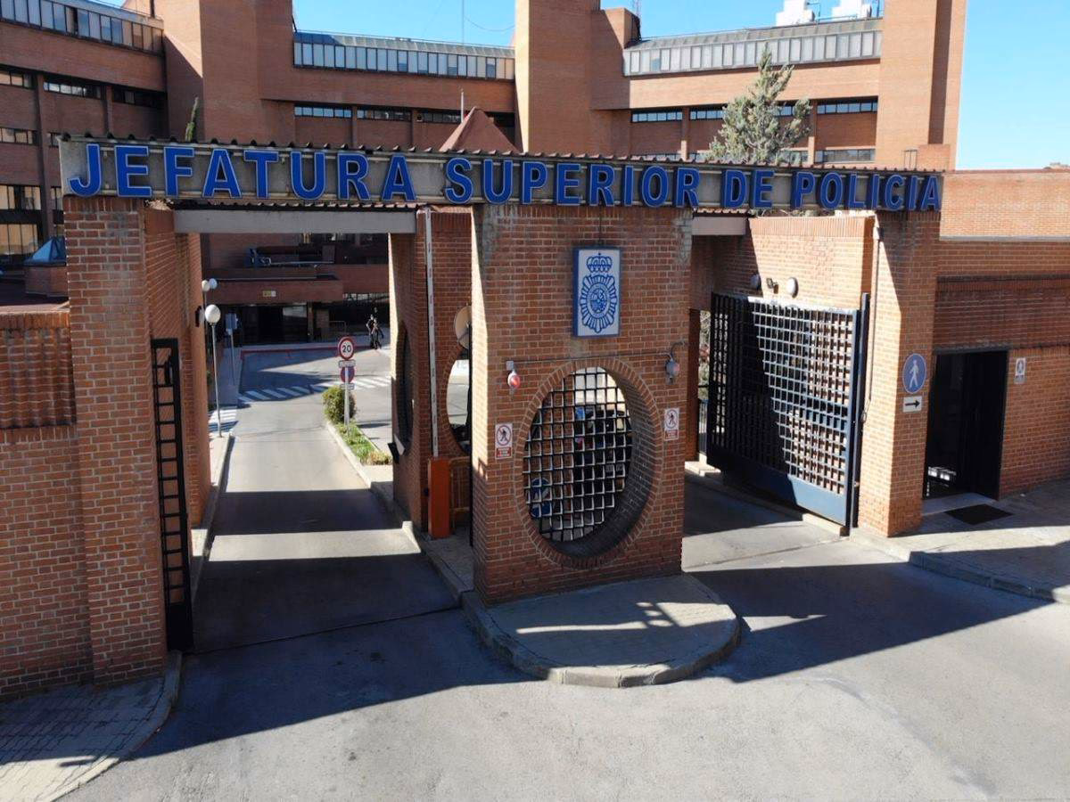 ¿Dónde se encuentra la Jefatura Superior de Policía de A Coruña?
