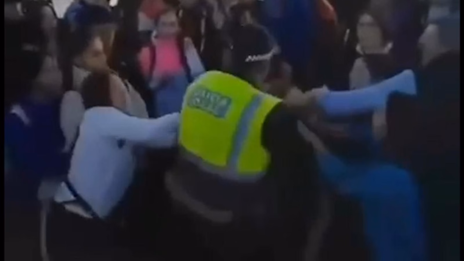 ¿Qué problemas tenían los jóvenes antes de ingresar a la policía?