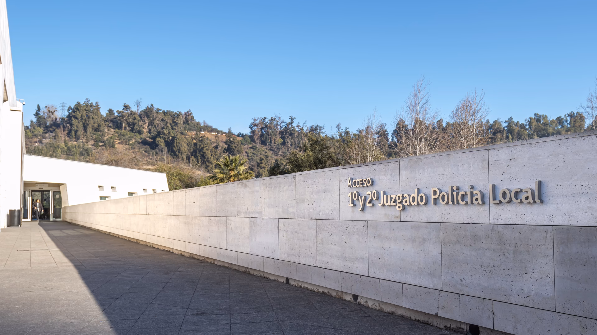 ¿Dónde se encuentra el 1° y 2° Juzgado policial local de Vitacura?