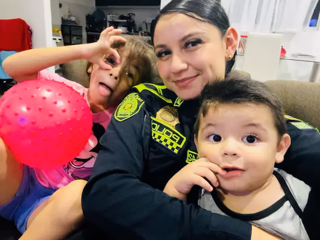 ¿Por qué es importante la relación de la mamá del jefe de la policía?