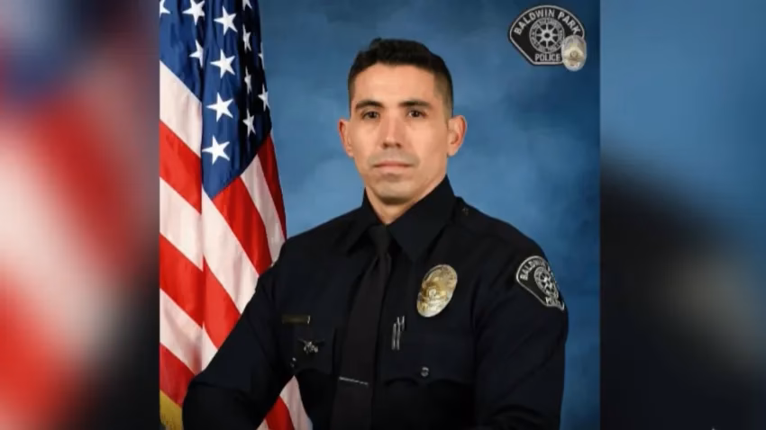 ¿Quién murió en el piso de la policía?