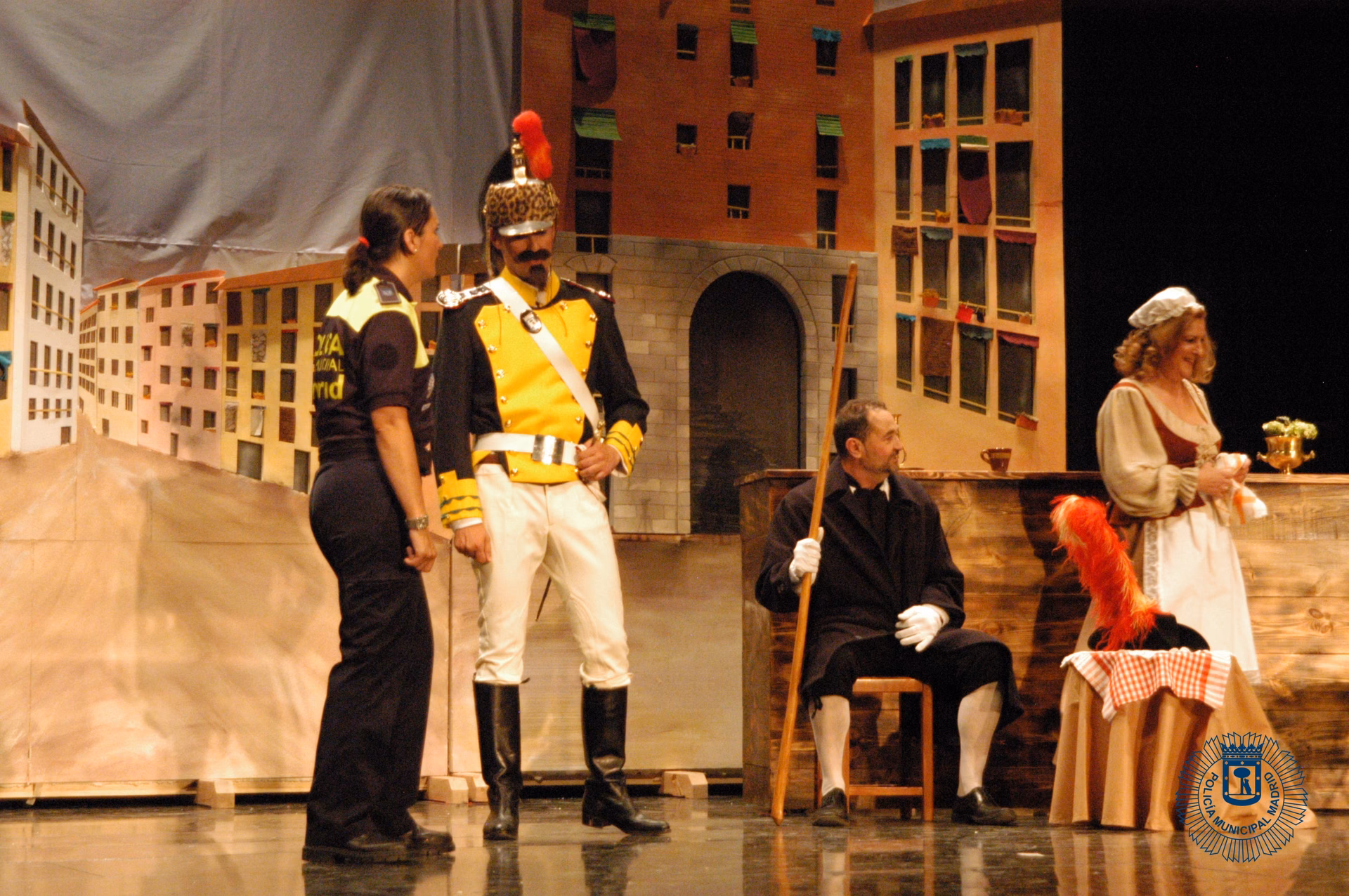 ¿Por qué las obras de teatro de actualidad militar son parodias?