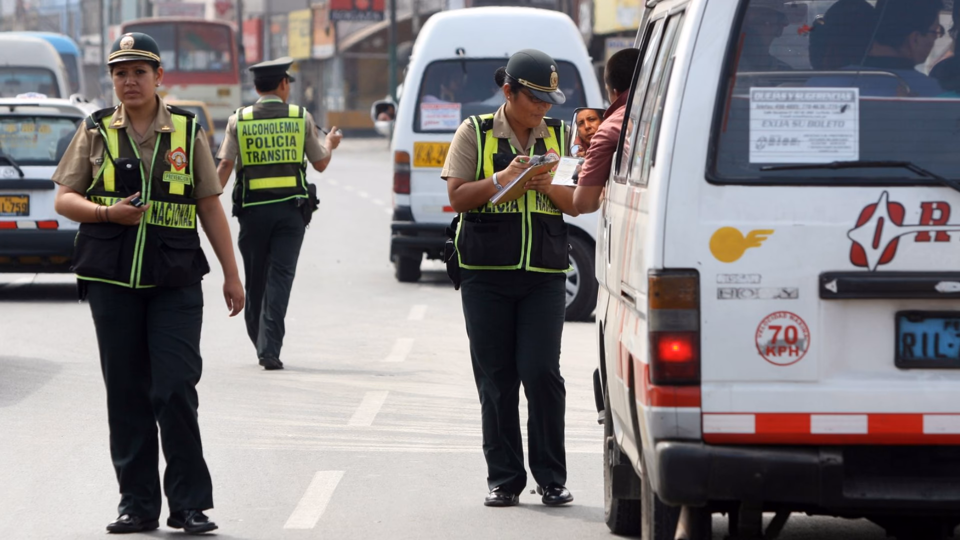 ¿Cuál es la cobertura obligatoria de la protección de carreteras de la Policía Nacional del Perú?