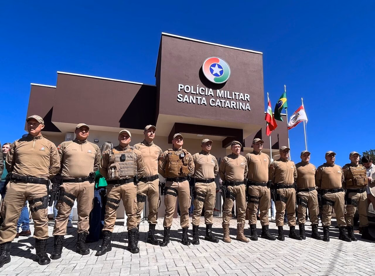 Qual é o nome do comando de Polícia Militar Rodoviária de Florianópolis?