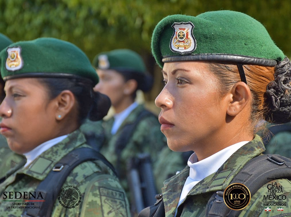 ¿Cuál es la participación femenina en el servicio militar?