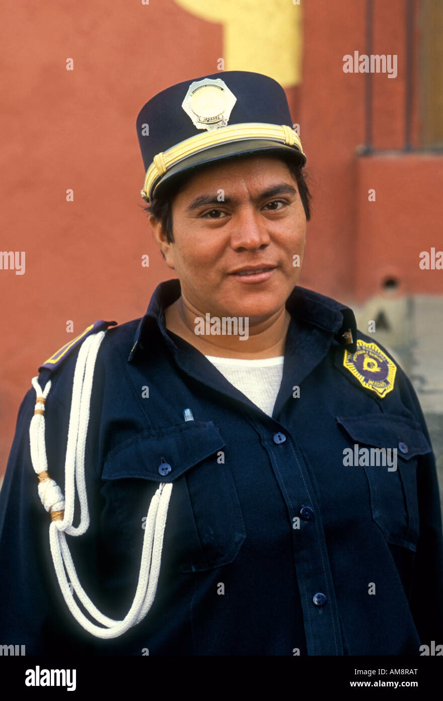 ¿Cuál es el porcentaje de mujeres en la policía?