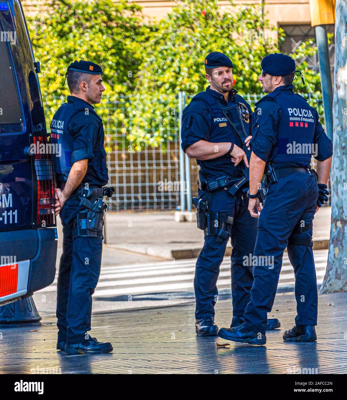¿Cuál es el número de teléfono de la Policía Nacional de Barcelona?