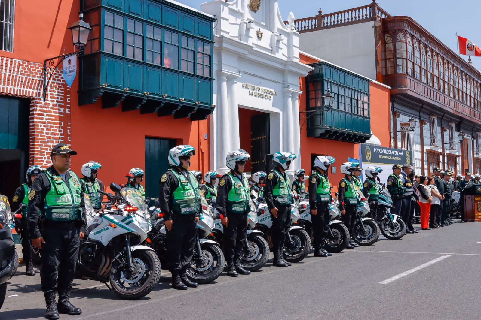 ¿Qué pasó con el teniente general de la Policía Nacional del Perú?