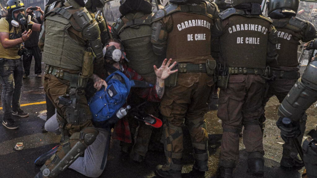 ¿Quién debe renunciar a la policía?