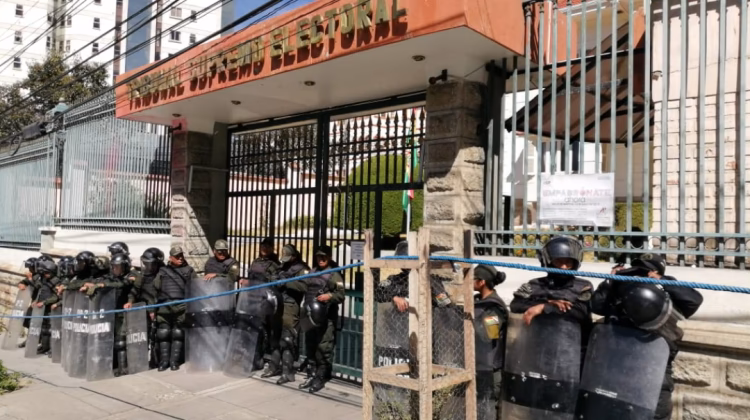 ¿Por qué se comprometieron los policías a resguardar la zona?