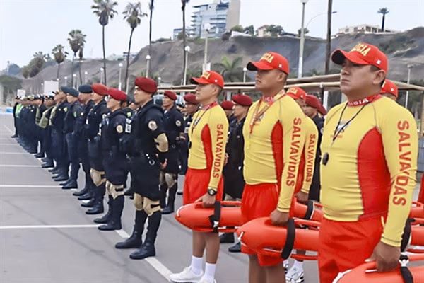¿Cuántas personas fueron rescatadas por la policía de salvataje?
