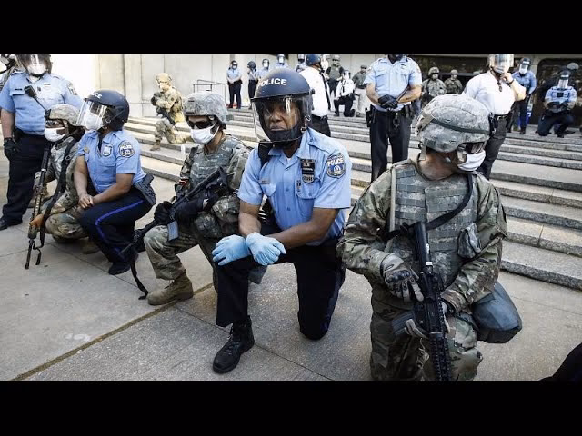 ¿Cuándo se aproba el Reglamento de la Policía Foral?