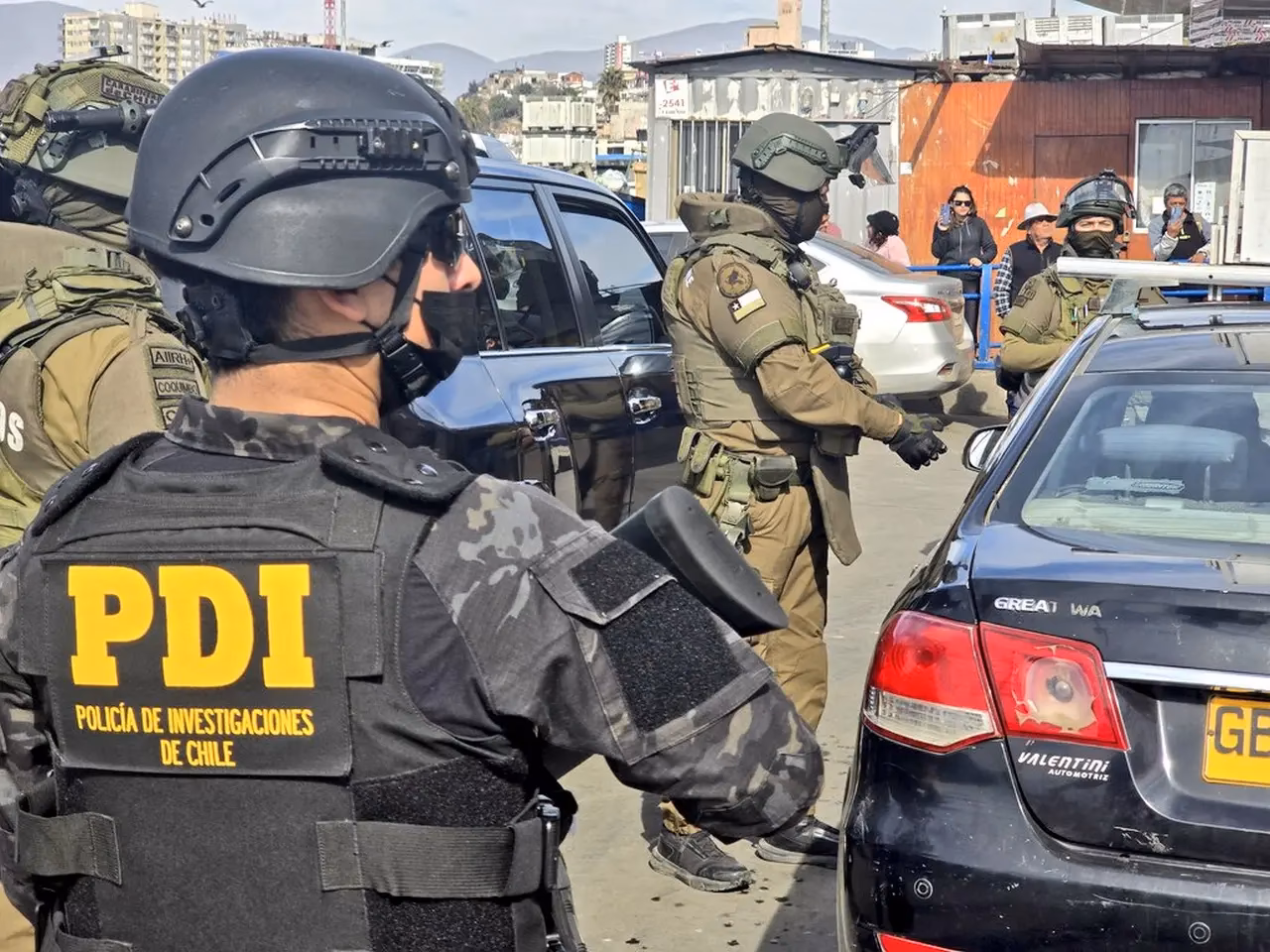 ¿Cómo se llama la policía municipal y el serenazgo?