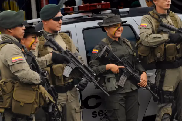 ¿Cuáles son las funciones de las fuerzas militares y policiales?