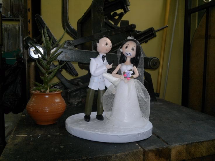 ¿Qué hizo una mujer vestida de vaquera al efectivo policial?