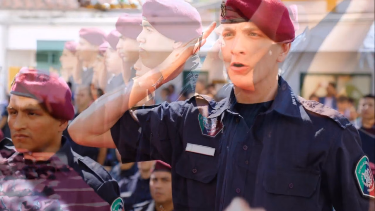 ¿Cómo entrenaron los boinas verdes al ejército y policía locales?