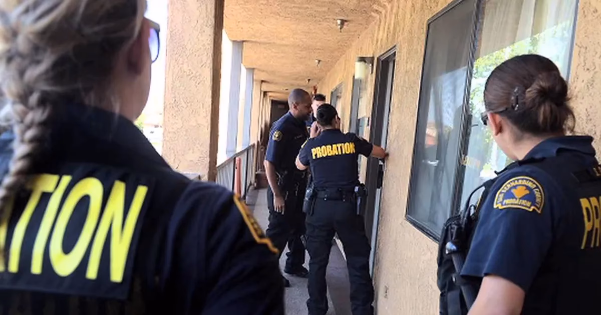 ¿Qué pasa si la policía entra a mi casa en un estado de emergencia?