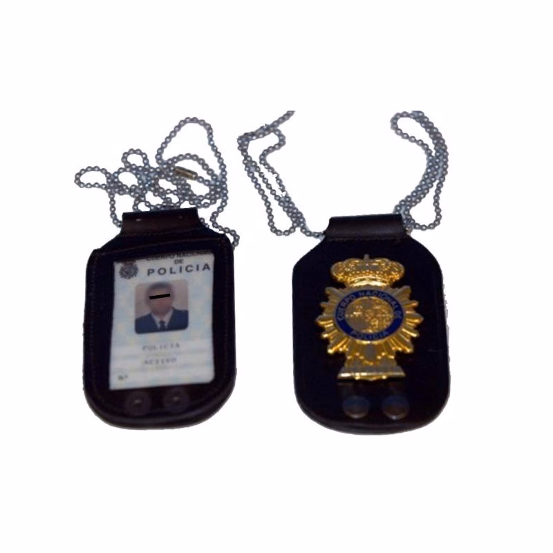 ¿Quién es el portador de la placa policial 