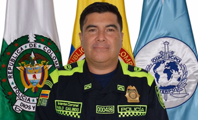 ¿Qué está investigando el teniente de policía?